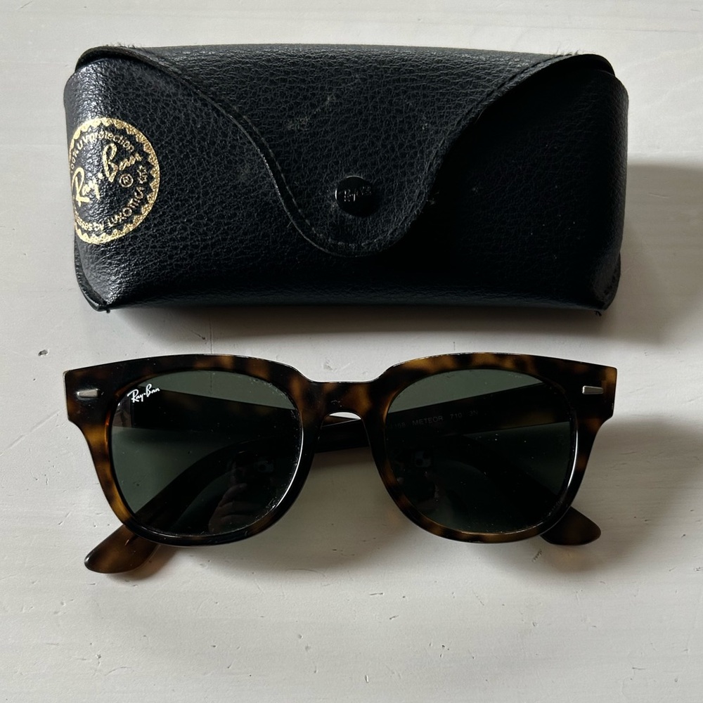 Ray-Ban Meteor, tortoiseshell frames. No scratches, barely worn.